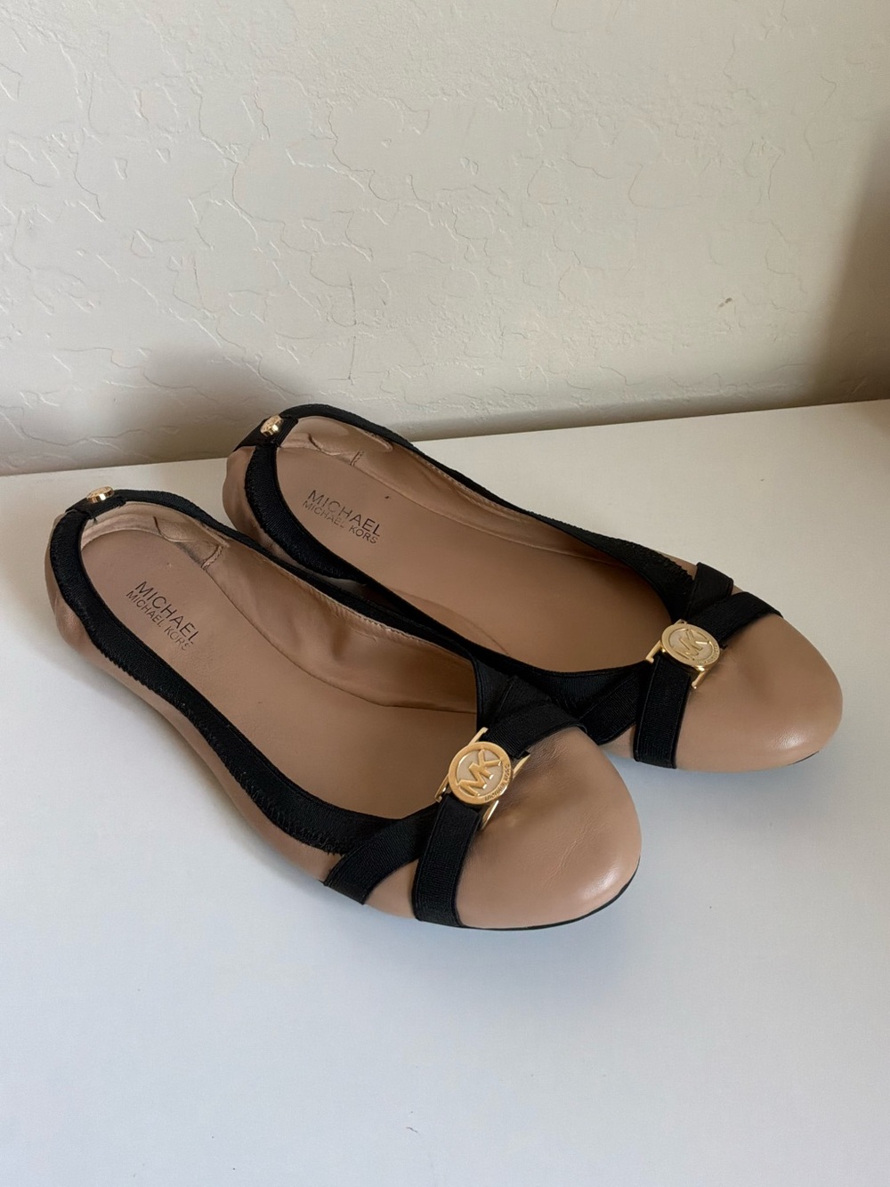 Michael Kors Women's Black and Tan Flats 8M